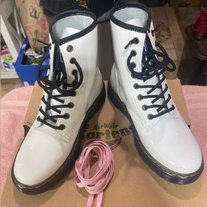NEW ! Women’s Dr marten. White Patent leather Zavala boots size 7